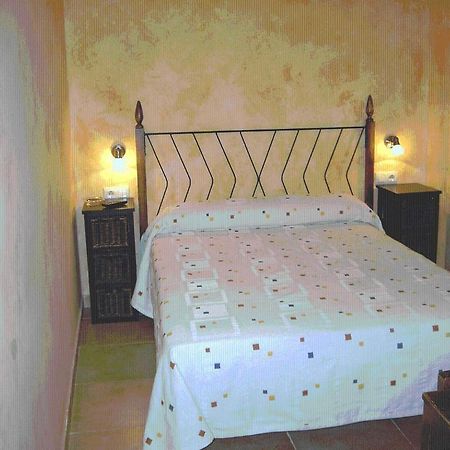 Hostal Valle Del Iregua Albelda De Iregua Room photo