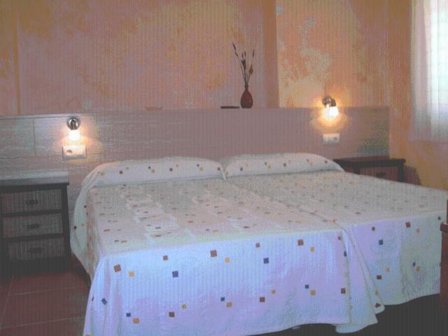 Hostal Valle Del Iregua Albelda De Iregua Room photo